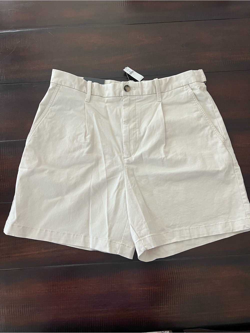 Banana Republic women’s  Flat Front Pleated Shorts - White/Cream